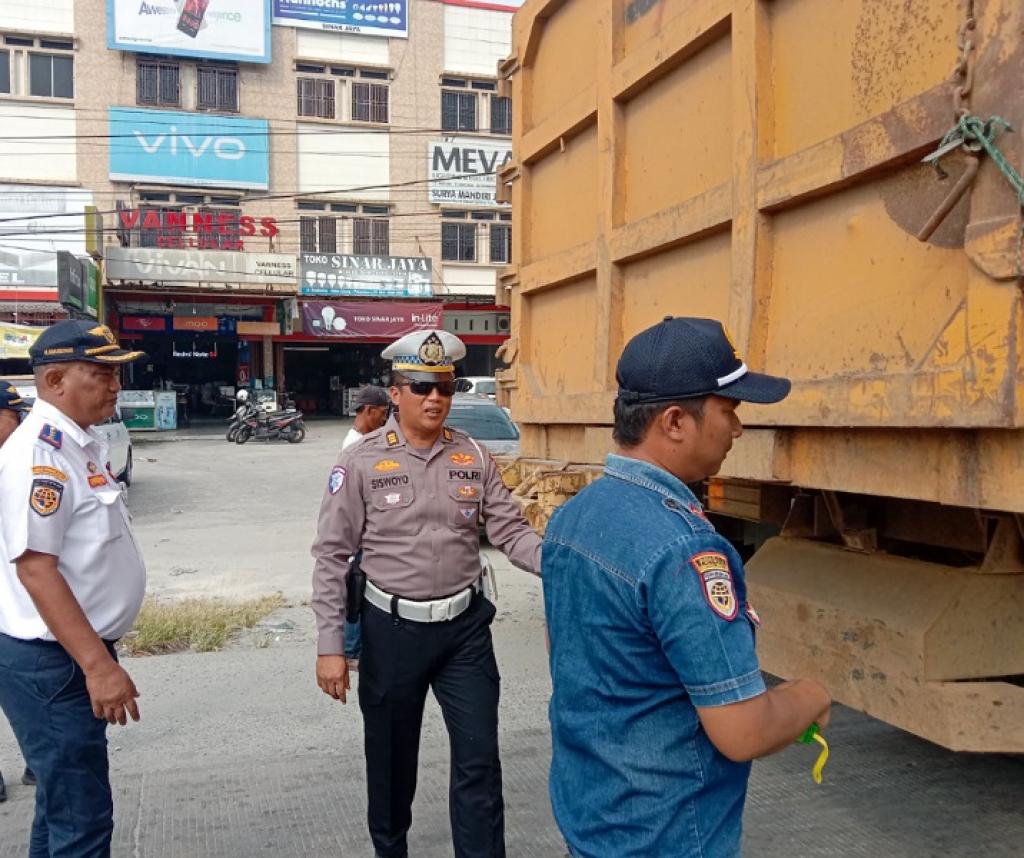 Truk dan Angkutan Barang Dilarang Melintas di 14 Jalan Dalam Kota Pekanbaru, Ini Daftarnya