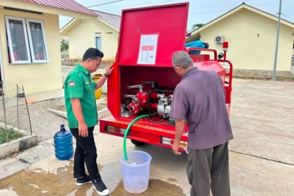 PLBN Serasan Salurkan 15 Ton Air Bersih untuk Warga Terdampak Kekeringan