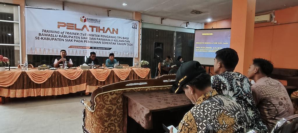 Pastikan Pengawasan Pilkada Berjalan Dengan Baik, Bawaslu Siak Gelar Bimtek, Ingatkan Petugas Pengawas Agar Tidak Minta Bahan Kampanye ke Paslon