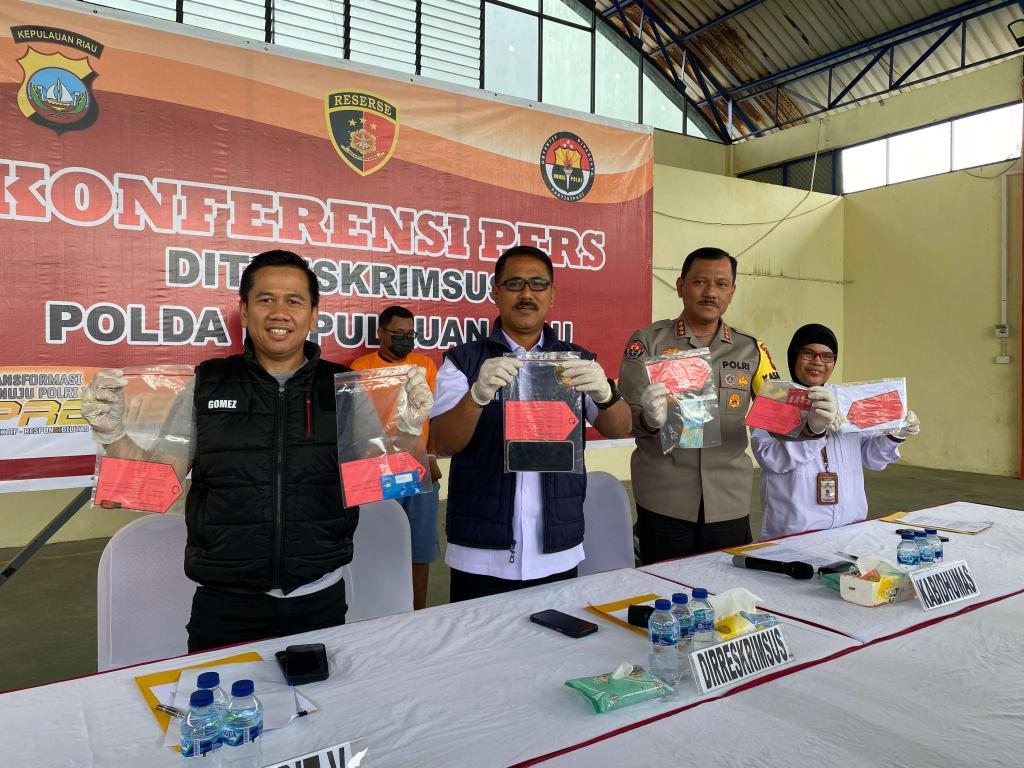 Polda Kepri Tangkap Mucikari Prostitusi Online, Jajakan SPG Hingga Pelajar