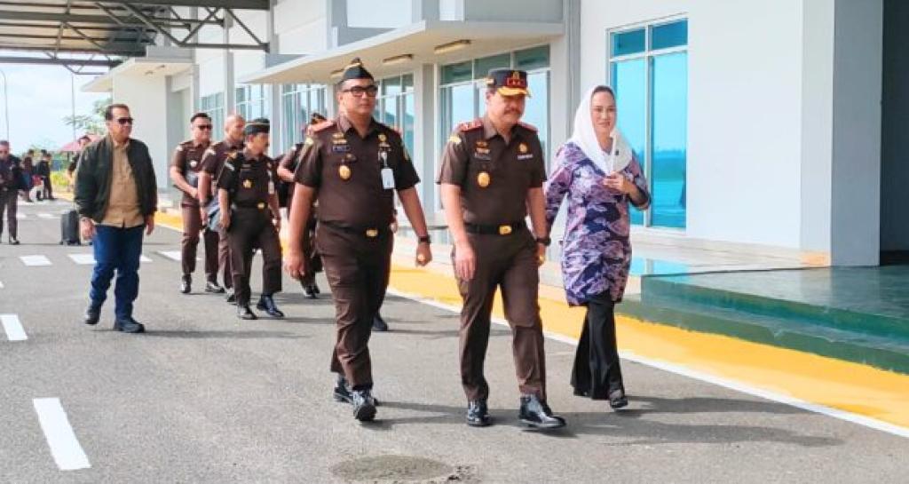 Bupati Natuna Sambut Langsung Kedatangan Kajati Kepri