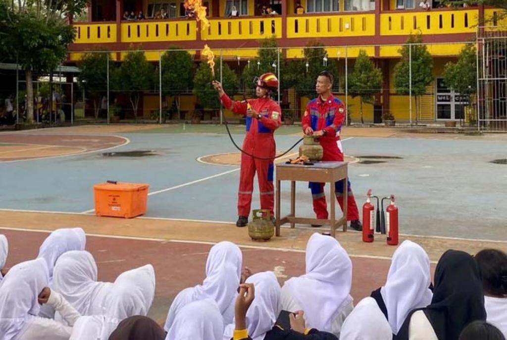 Beri Wawasan Soal Kebakaran, Damkarmat Batam Edukasi Bahaya Api kepada Pelajar