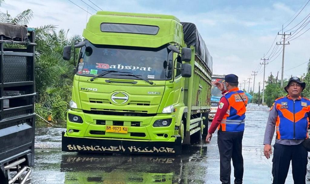 Banjir Surut, Jalan Lintas Timur di Pelalawan Kembali Normal