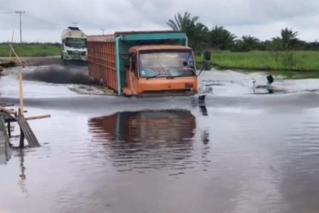 Banjir Rendam Jalan Lintas Sontang-Duri, Arus Lalu Lintas Lumpuh