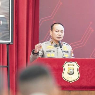 Kapolda Riau Tegaskan Polisi Humanis dalam Commander Wish 2025