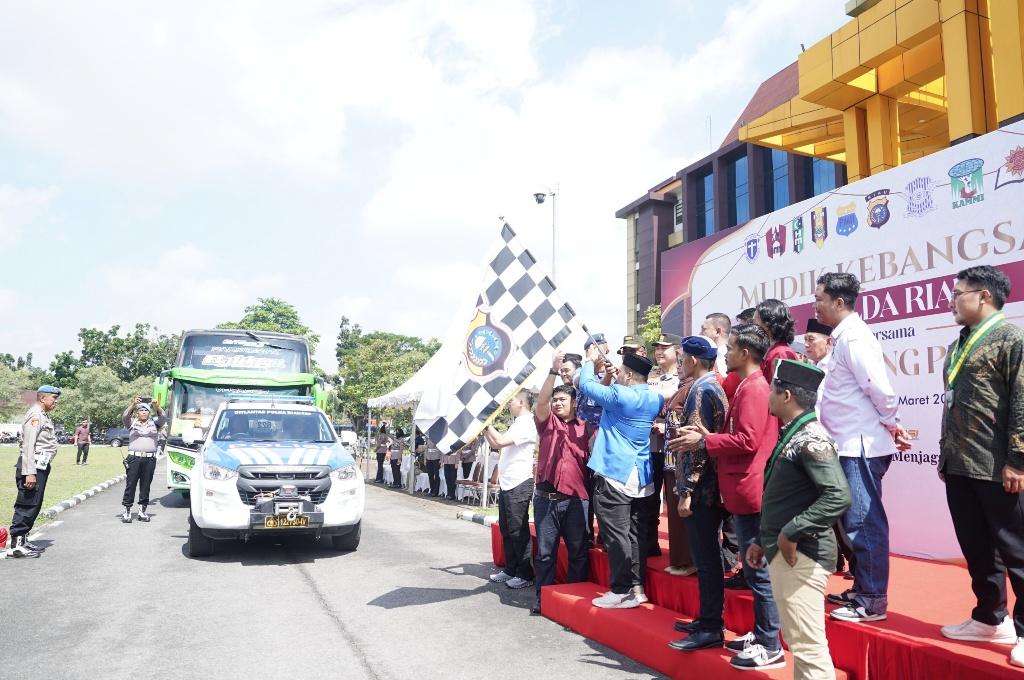 Kapolda Riau Lepas 150 Peserta Mudik Kebangsaan, Pastikan Perjalanan Aman dan Nyaman