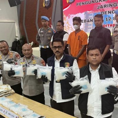 12 Kg Sabu Senilai Rp12,8 Miliar Digagalkan di Riau, Tersangka Modus Menjadi TKI dari Malaysia