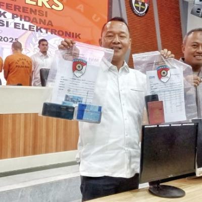 Sindikat Pemalsu Data Kependudukan Dibongkar Polda Riau, Tersangka Gunakan untuk Bobol Pinjol dan Rekening Bodong
