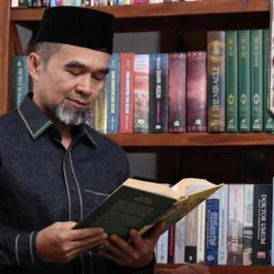 Menanam Hikmat di Zaman yang Berlari