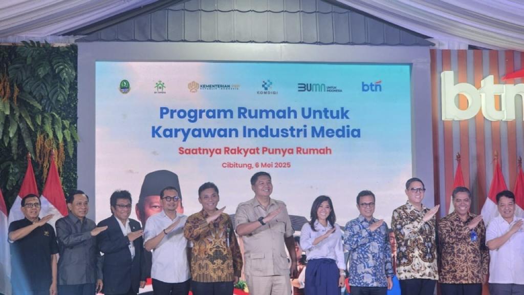 Disaksikan Ketum PWI pusat Hendry Ch Bangun, Menteri PKP dan Menkomdigi Serahkan Kunci Rumah Subsidi Untuk Wartawan