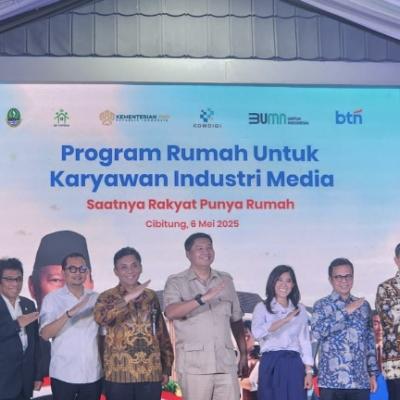 Disaksikan Ketum PWI pusat Hendry Ch Bangun, Menteri PKP dan Menkomdigi Serahkan Kunci Rumah Subsidi Untuk Wartawan