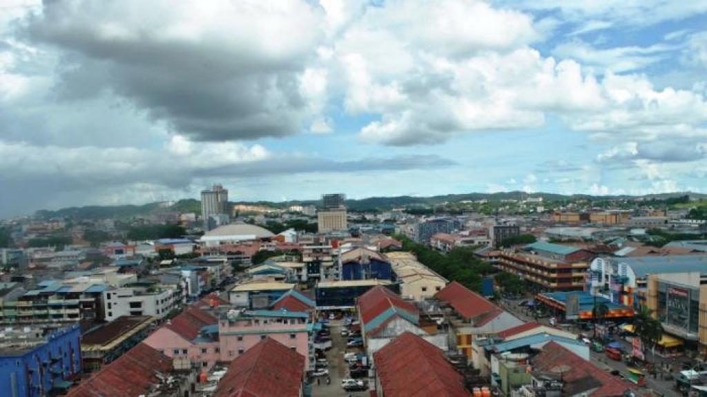 BMKG Peringatkan Hujan Lokal Disertai Petir dan Angin Kencang di Kepri Hari ini