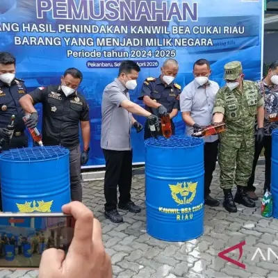 Bea Cukai Riau Musnahkan Barang Ilegal Senilai Rp44,8 Miliar