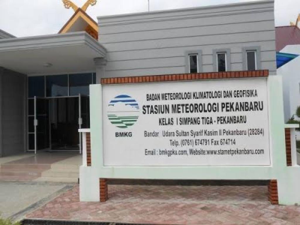 Siapkan Payung, BMKG Prediksi Turun Hujan Intensitas Sedang Disertai Petir di Riau