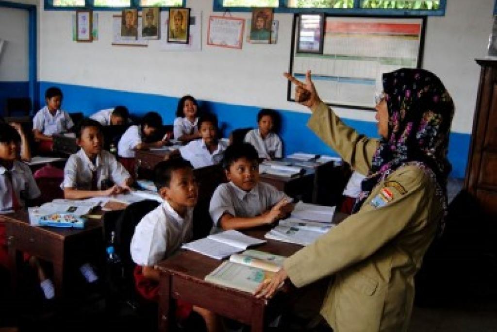 Pemprov Riau Cairkan Honor Guru Bantu di 6 Daerah, Total Rp6,4 Miliar