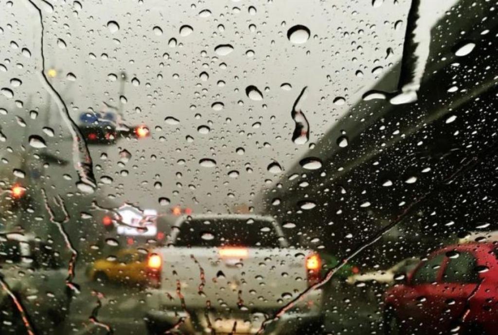 Waspada! Cuaca Buruk di Kepri Hari ini: Hujan, Petir dan Gelombang Laut Hingga 3,5 Meter