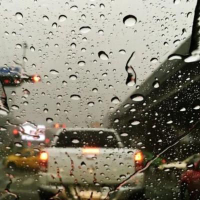 Waspada! Cuaca Buruk di Kepri Hari ini: Hujan, Petir dan Gelombang Laut Hingga 3,5 Meter