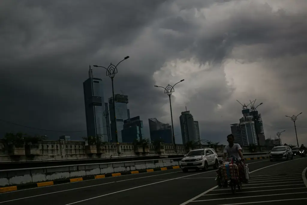 BMKG Peringatkan Cuaca Kepri Berawan, Waspadai Hujan dan Angin Kencang