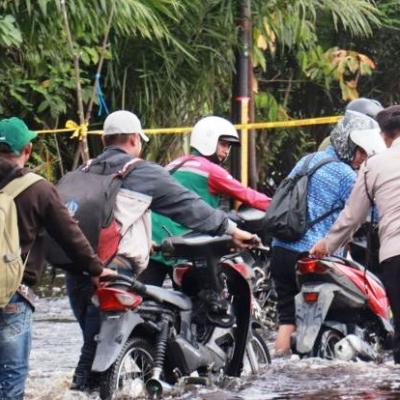 Banjir di Jalintim Pelalawan Mulai Surut, Aktivitas Warga Diharapkan Kembali Normal