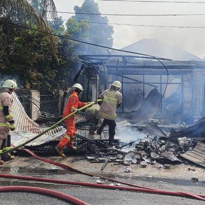 Tabung Gas Meledak dan Menghanguskan Warung Ayam Geprek, Seorang Penghuni Meninggal Dunia