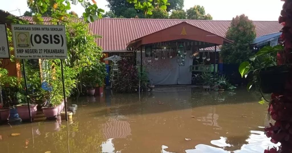 Siswa di 17 Sekolah di Pekanbaru Diliburkan Akibat Luapan Sungai Siak