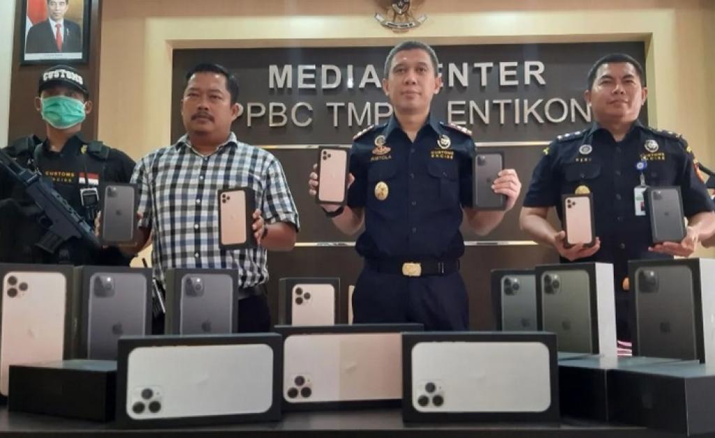 Bea Cukai Batam Bekuk Buronan Penyelundup iPhone Ilegal di Bandara Internasional Hang Nadim