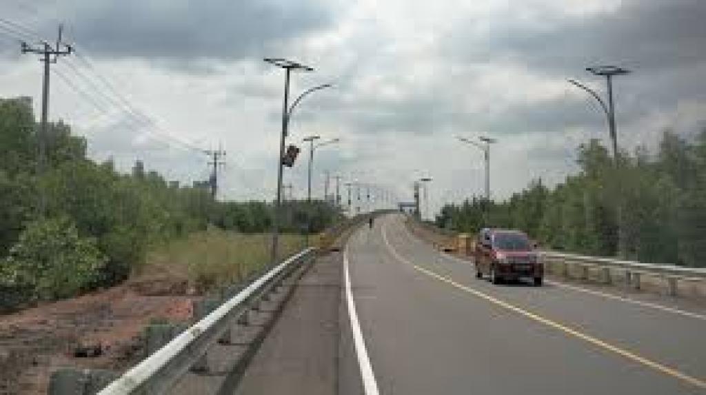 Disperkim Bintan Pasang 21 PJU Sepanjang 1 Km di Desa Kukup