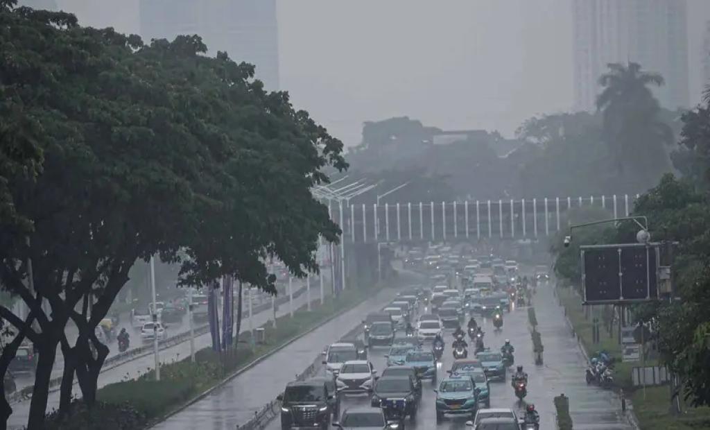 Cuaca Kamis di Kepulauan Riau: Potensi Hujan Lokal dan Gelombang Laut Tinggi