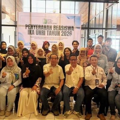Ringankan Beban Kuliah, IKA Unri Beri Beasiswa untuk 21 Mahasiswa