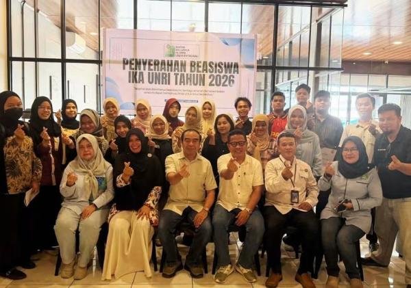 Ringankan Beban Kuliah, IKA Unri Beri Beasiswa untuk 21 Mahasiswa