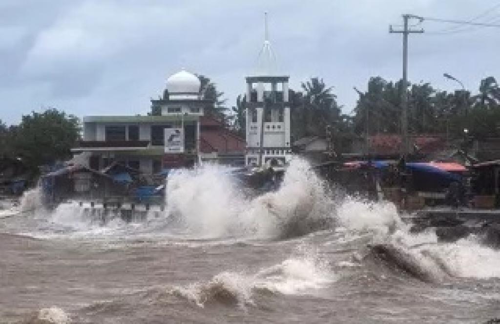 BMKG: Kepri Berawan Tebal, Waspadai Hujan dan Gelombang Tinggi