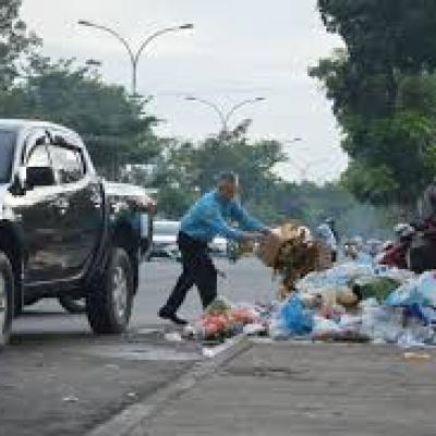 Cegah Sampah Menumpuk, DLHK Pekanbaru Tegaskan Aturan Buang Sampah Mulai Pukul 19.00