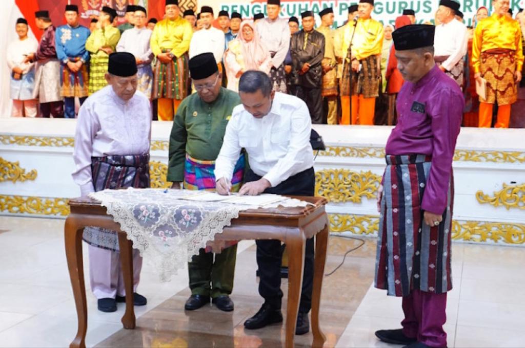 Hadiri Pengukuhan Pengurus, Abdul Wahid:  FKPMR Berperan Menimbang Masalah dan Menjaga Marwah Negeri