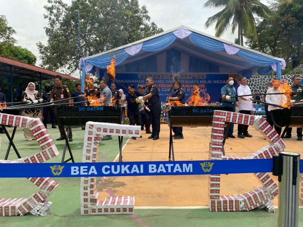 136 Ton Barang Ilegal Hasil Kejahatan Kepabeanan Dimusnahkan Bea Cukai Batam