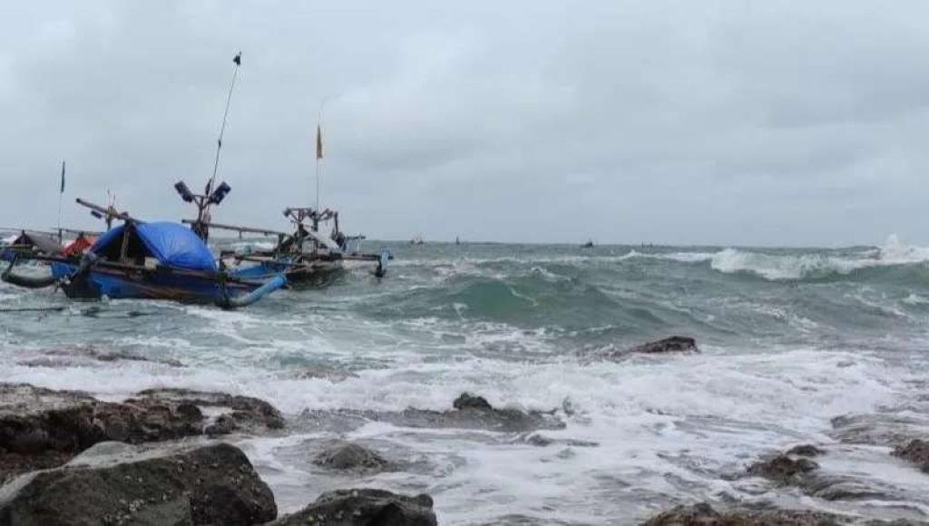 Waspada Cuaca Buruk di Kepri, BMKG Prediksi Gelombang Laut Berbahaya