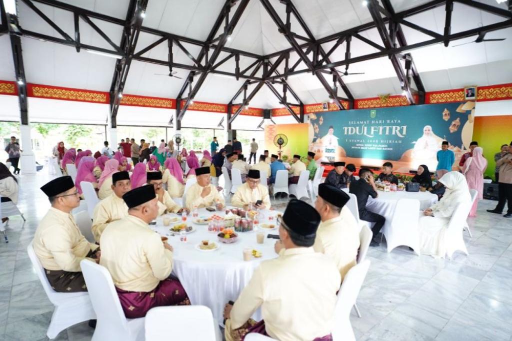 Gubernur Riau Gelar Open House, Wali Kota dan Bupati Ramaikan Acara