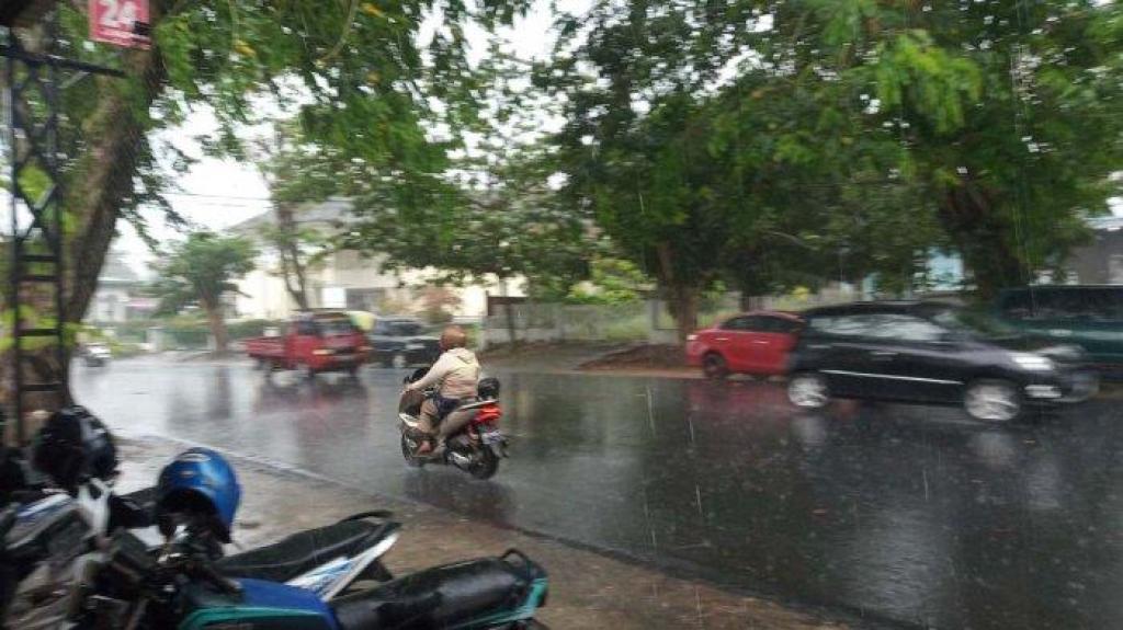 BMKG Sebut Kepri Berpotensi Hujan dengan Petir dan Angin Kencang Hari ini