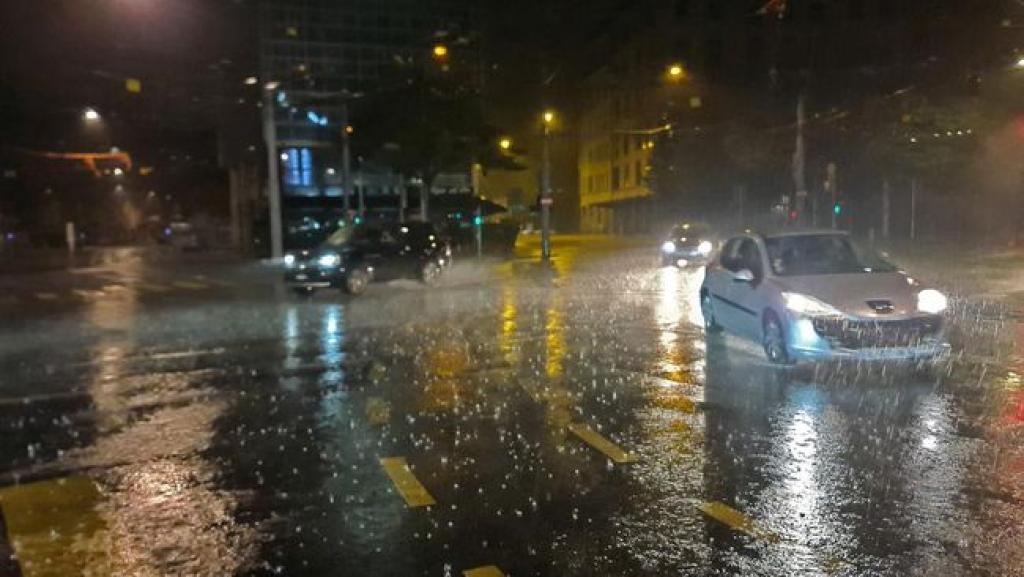 Cuaca Riau Hari ini: Waspada Hujan dan Potensi Angin Kencang