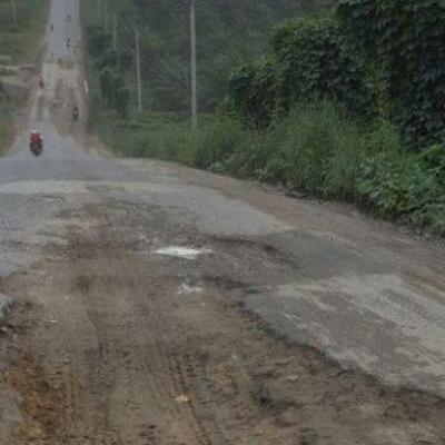 Jalan Rusak Parah di Lintas Pekanbaru-Siak Ancam Keselamatan Pemudik