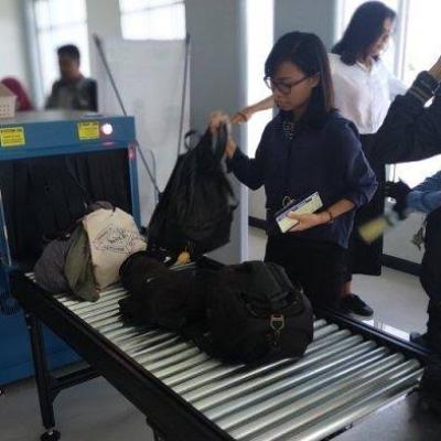 Petugas Keamanan Bandara SSK II Gagalkan Penyelundupan Paket Ganja Hampir 1 Kilogram