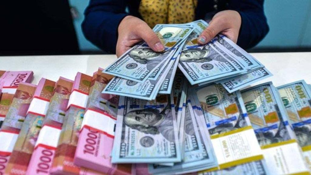 Nilai Tukar Rupiah Melemah ke Rp 16.400-an, Akibat Kebijakan Trump?