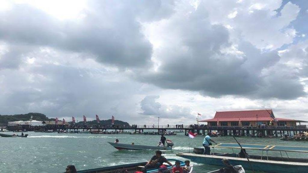 Hujan Ringan hingga Sedang Guyur Kepri Hari ini, Gelombang Capai 2,5 Meter