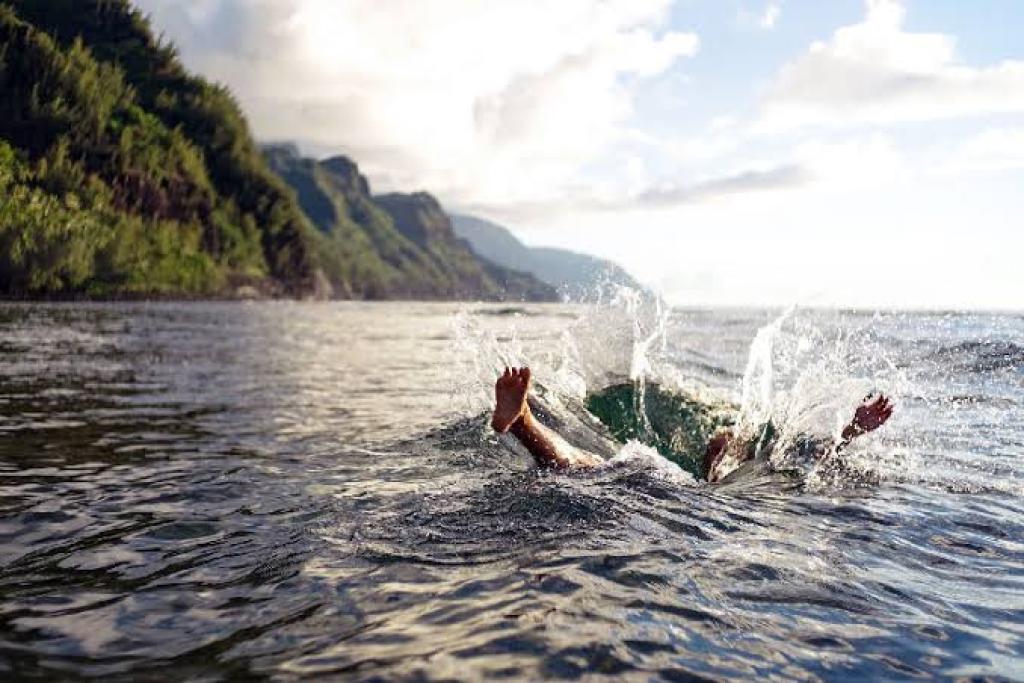 Tujuh Pemancing Terseret Gelombang Pasang di Perairan Batam: Satu Tewas, Satu Masih Hilang