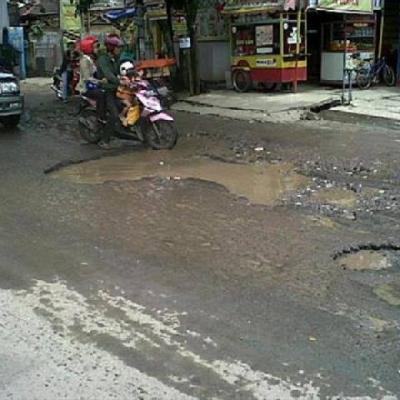 Warga Bangko Rohil Resah, Jalan Rusak Parah dan Berlubang Sebabkan Kecelakaan