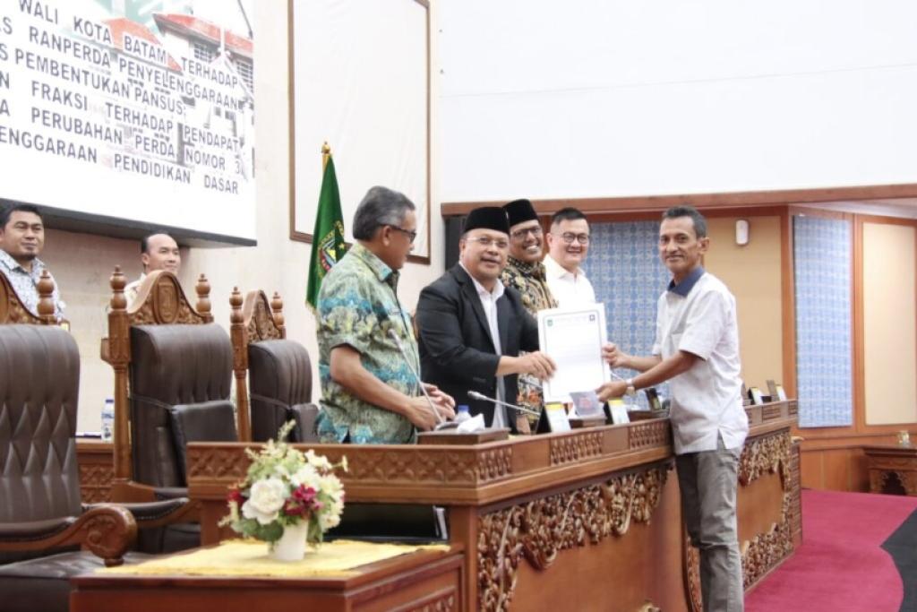 Bahas Dua Ranperda, Rapat Paripurna DPRD Kota Batam Bentuk Dua Pansus