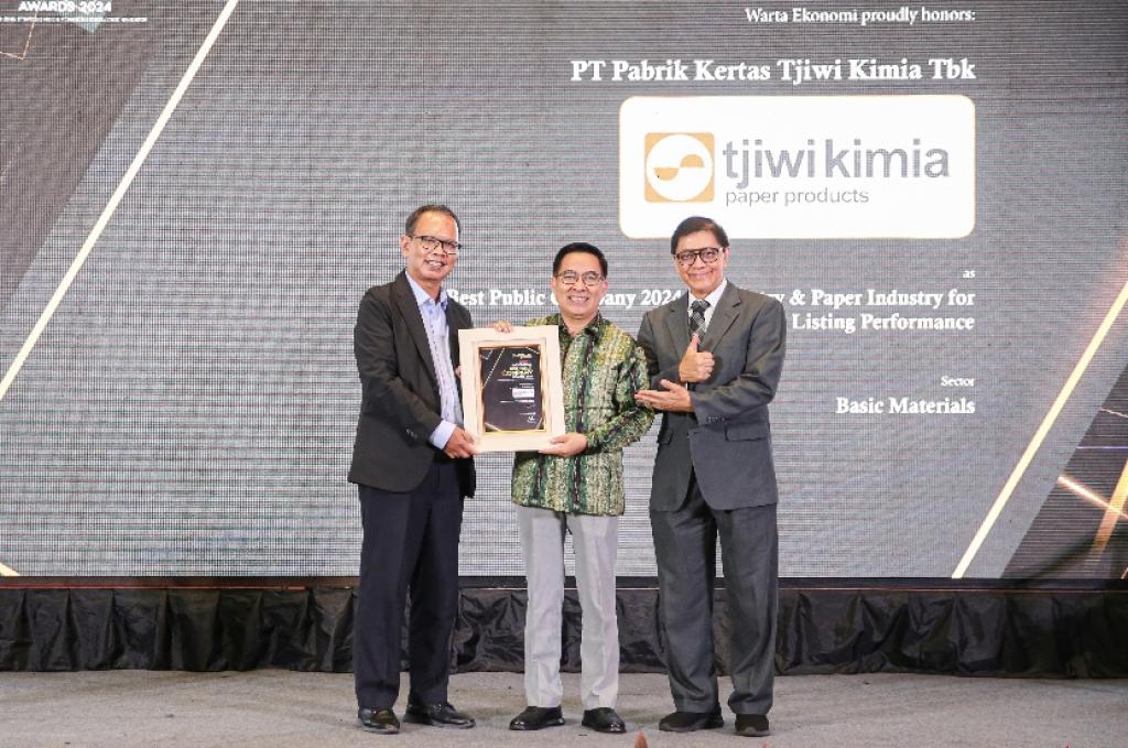 Terapkan Standar Tinggi dalam Inovasi, Dua Unit Usaha APP Group Raih Penghargaan Indonesia Best Public Company 2024