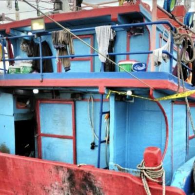 Langgar Zona Tangkap, KM Lucas Cendana Jaya Asal Karimun Diamankan Nelayan Bunguran