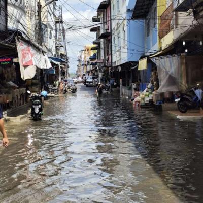 Pasang Tinggi Air Laut Genangi Jalanan Tanjungpinang