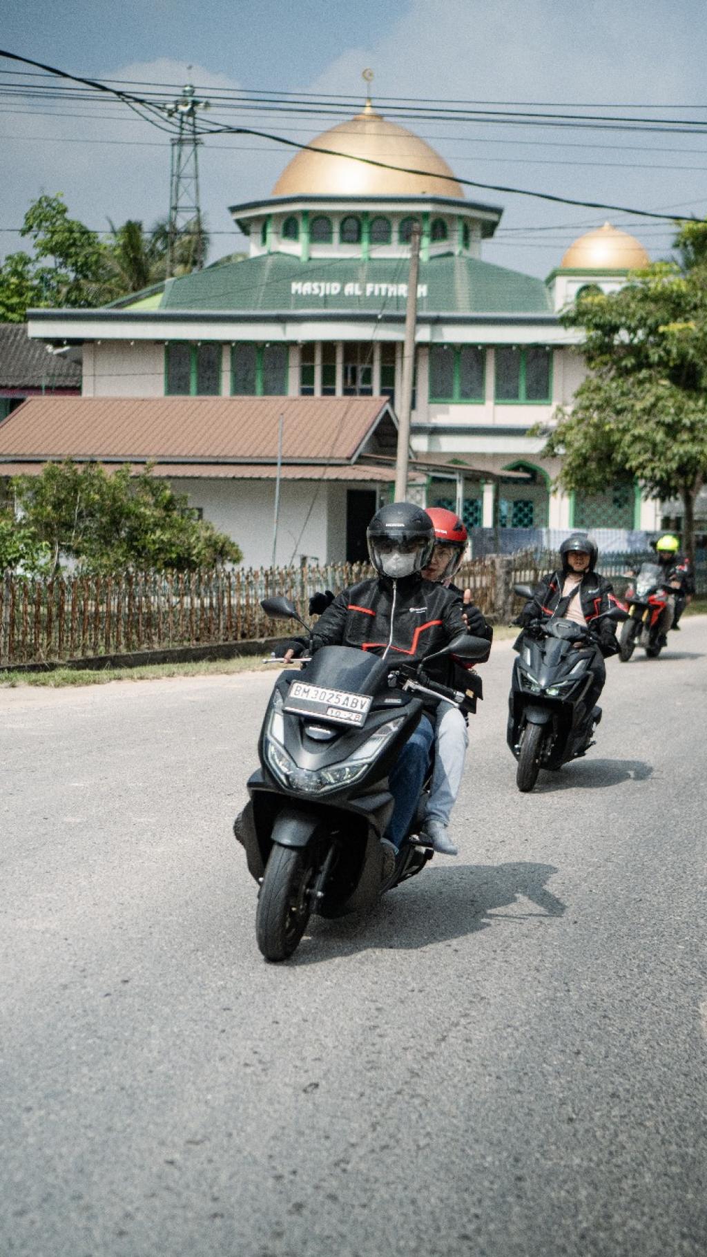 Hindari Gunakan Ponsel Saat Berkendara, Solusi Aman dari Honda PCX 160 RoadSync