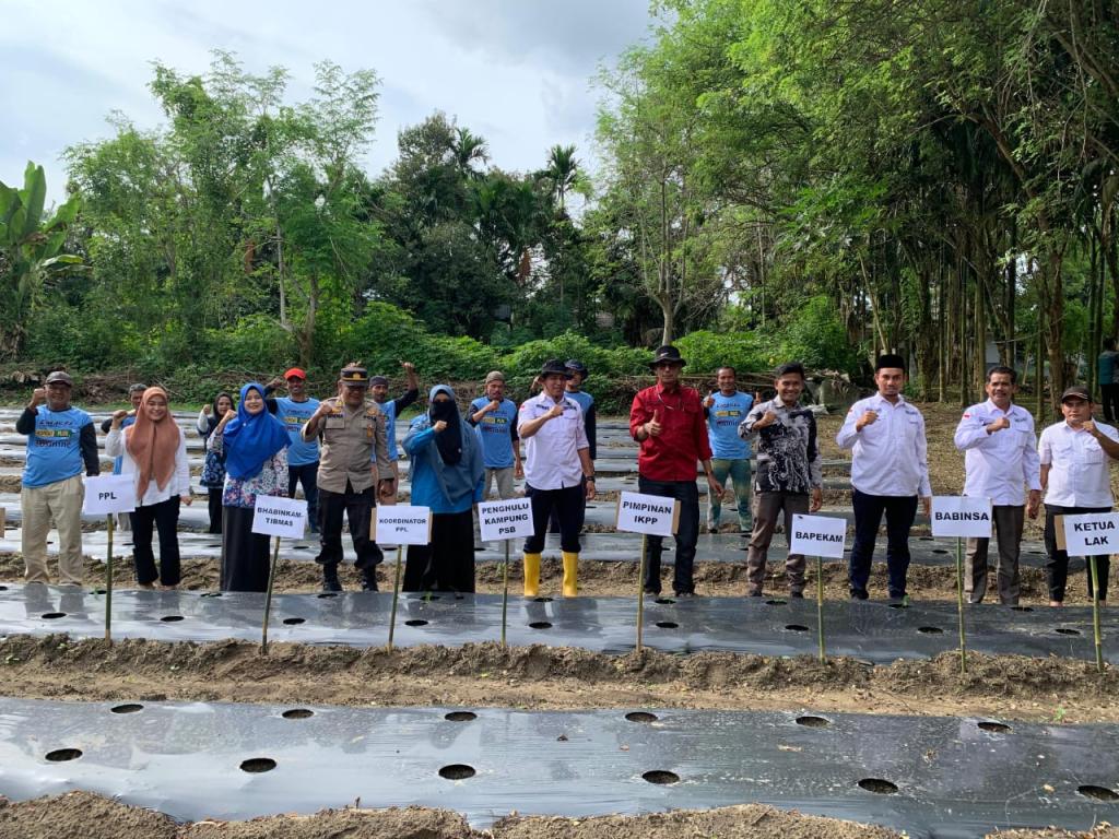 Bersama Pemerintah Kampung Pinang Sebatang Barat,, PT IKPP Perawang Bina Petani Hortikultura Untuk Tingkatkan Ketahanan Pangan Masyarakat